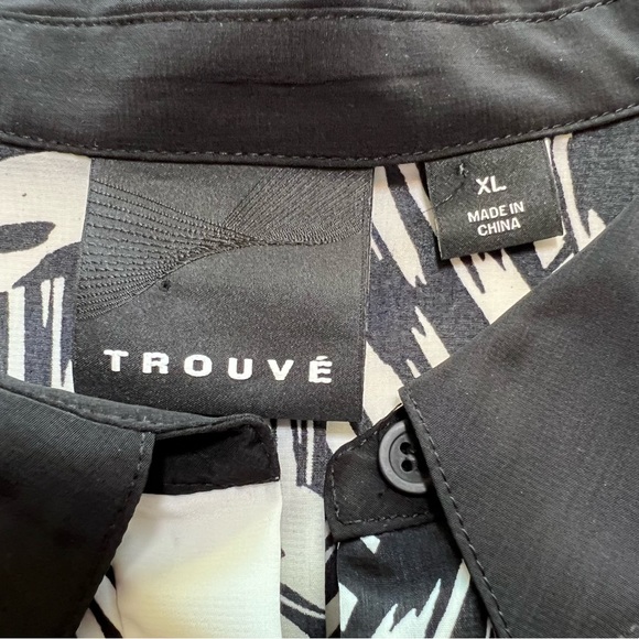 Trouve Sleeveless Abstract Striped Print Blouse Size XL EUC Like New - Picture 7 of 9